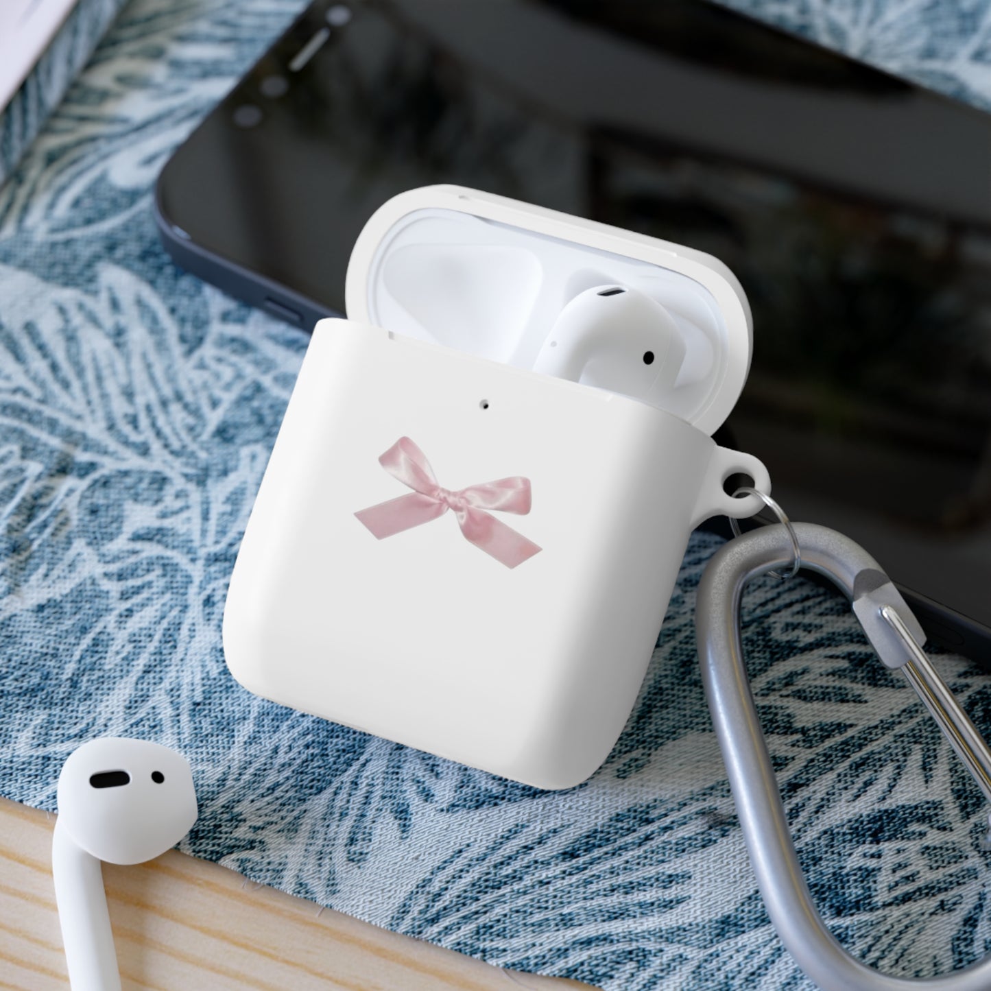 “Lindsay” (matte) AirPods and AirPods Pro Case Cover